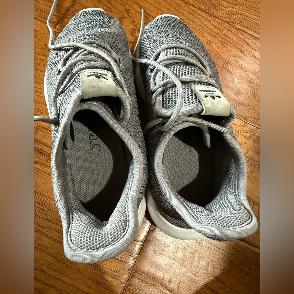 Boys Adidas shoes - Picture 3 of 5